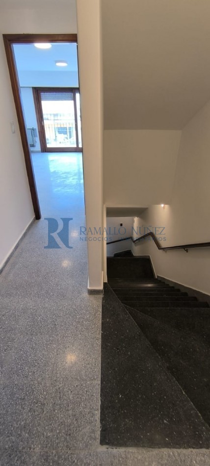 Excelente Galpon con PH 4 Amb. en Planta Alta - Av. Champagnat 2400