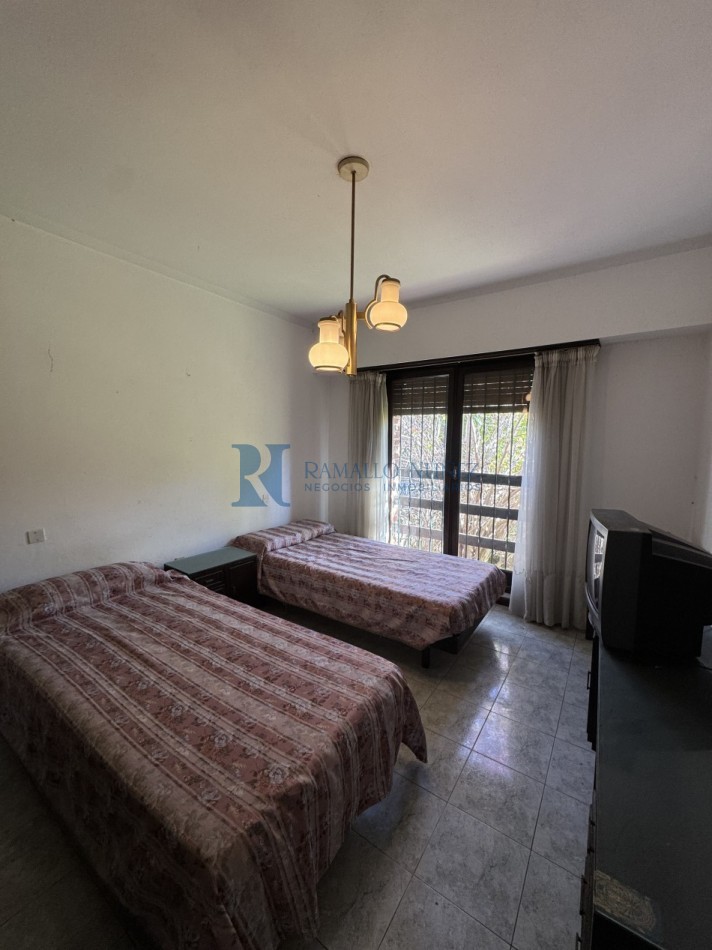 Chalet de 6 Amb. desarrollado en 3 Niveles - Zona Punta Mogotes