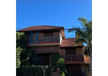 Chalet de 6 Amb. desarrollado en 3 Niveles - Zona Punta Mogotes